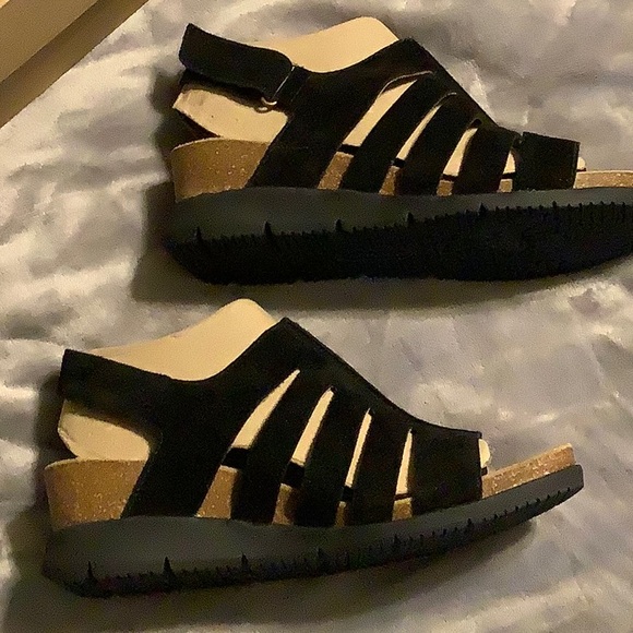 Brand New Size 10 W - Picture 3 of 8